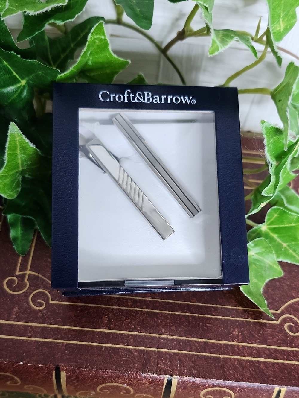 👉CROFT & BARROW SILVER TIE BAR CLIP SET IN ORIGINAL BOX ~1 NWT & 1 GENTLY WORN